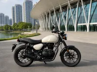 Royal Enfield Hunter 350 — сбоку