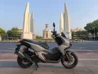 Honda ADV 150 — seitlich