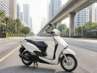 Honda Lead 125 — seitlich