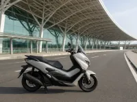 Yamaha NMAX 155 — ด้านข้าง