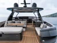70 ft luxury yacht — détail