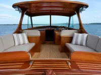 Hacker-Craft Classic mahogany boat — деталь