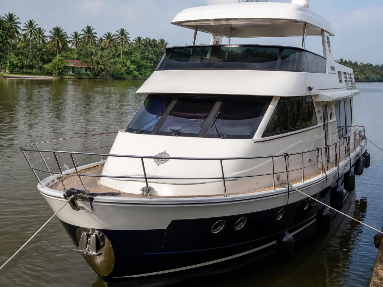 Manohra Cruise — спереди