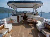 Manohra Cruise — detail
