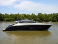 Riva Viva — 侧面