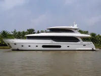 Two-deck cruise yacht — पार्श्व