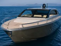 Trimarchi 53 — frontal