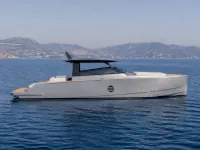 Trimarchi 57 — side