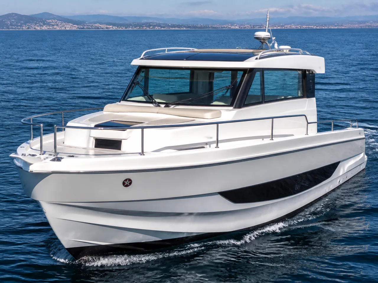 Trisac Marine Ecomariner 49 — vorn