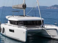 Lagoon 40 — 正面