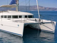 Lagoon 440 — 正面