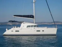 Lagoon 440 — 侧面
