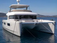 Lagoon 630 Motor Yacht — frontal