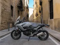 BMW F 900 XR — 侧面