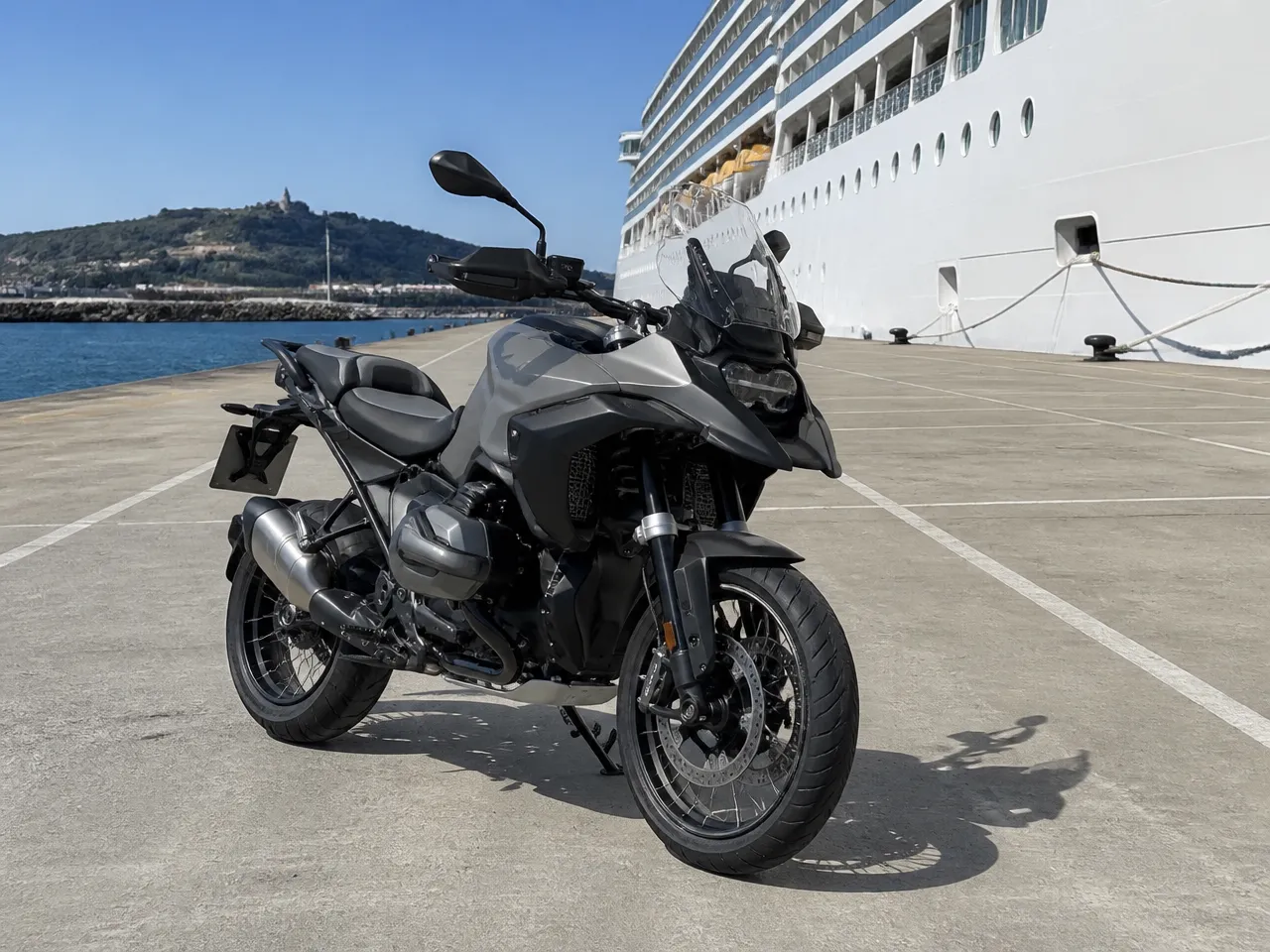 BMW R 1300 GS — front