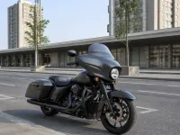 Harley-Davidson Street Glide — vorn