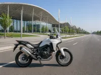 Honda Africa Twin — lateral