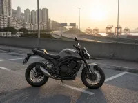Honda CB750 Hornet — side