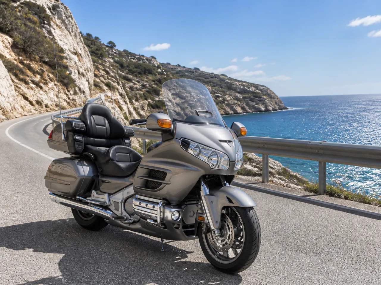 Honda Gold Wing 1800 — спереди