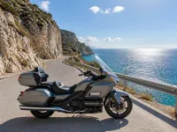 Honda Gold Wing 1800 — сбоку