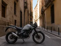 Royal Enfield Himalayan 450 — laterale