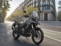 Suzuki V-Strom 800 DE — frente