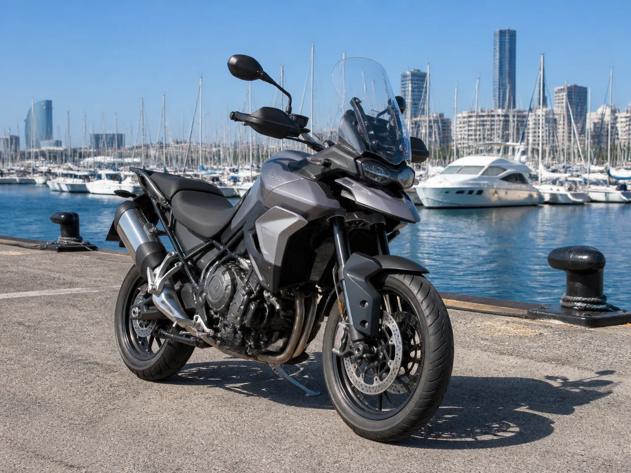 Triumph Tiger 900 GT — vorn