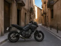 Yamaha Tracer 700 — 侧面