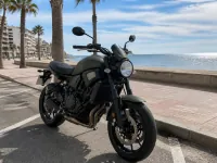 Yamaha XSR 700 — 正面