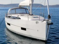 Bavaria C40 — anteriore