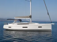 Bavaria C40 — laterale