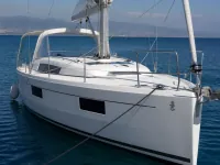 Beneteau Oceanis 35.1 — frente