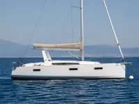 Beneteau Oceanis 35.1 — lateral