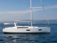 Beneteau Oceanis 38.1 — lateral
