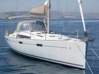 Beneteau Oceanis 43 — frente