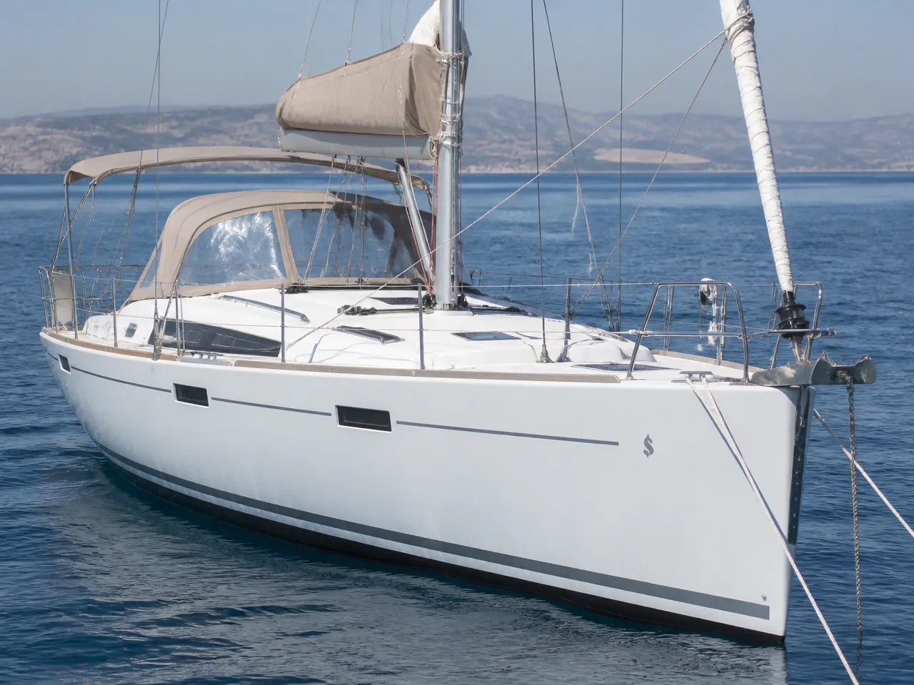 Beneteau Oceanis 43 — frente