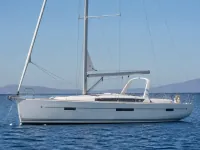 Beneteau Oceanis 48 — seitlich