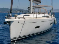 Dufour 44 Performance — front
