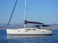 Jeanneau Sun Odyssey 39i — seitlich