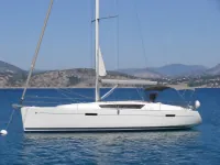 Jeanneau Sun Odyssey 42i — seitlich