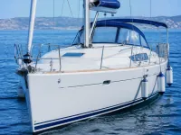 Jeanneau Sun Odyssey 43 — frontal