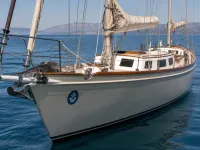 Yarrow & Co Ketch 110 — front