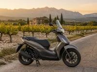 Piaggio Beverly 300 — laterale