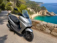 Suzuki Burgman 125 — vorn