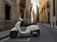 Vespa GTS Super 125 — lateral