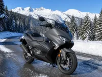 Yamaha TMAX DX 530 — vorn