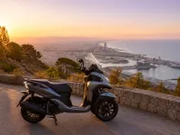 Yamaha Tricity 125 — lateral