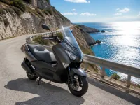 Yamaha XMAX 400 — vorn