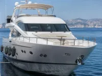 Astondoa 72 — vorn