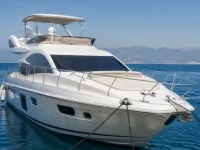 Azimut 46 — 正面